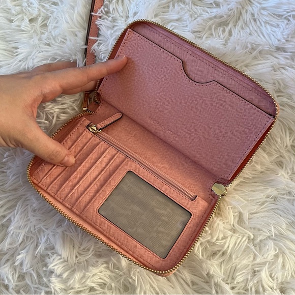 LAST DAY TO PURCHASE! Michael Kors Pink Wallet Zip Wristlet - Picture 10 of 10